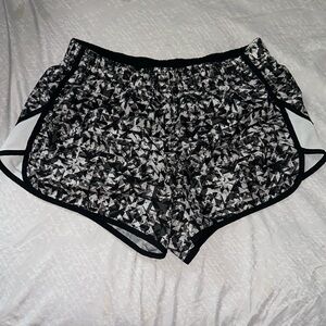 Great shorts no hole or snags, great material, very comfortable.